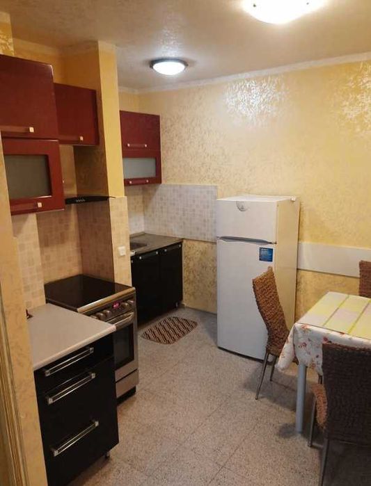 Дава се под наем Двустаен апартамент в Бургас, Център - 50 кв.м за 175 € - Снимка #2