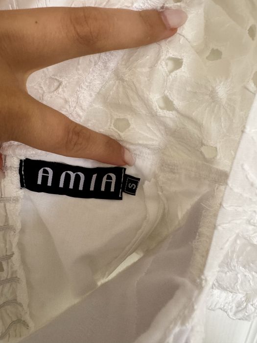 Бяла Рокля Amia С