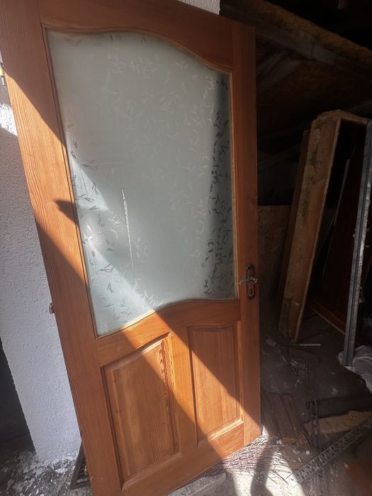 Usi lemn cu geam si toc