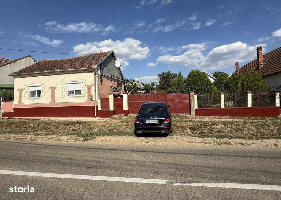 Casa cu teren de 8000 mp. - Cetariu - IMOBIHOR