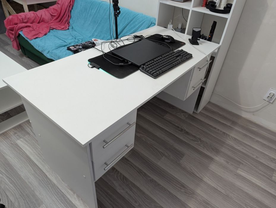 Продам компьютерный стол