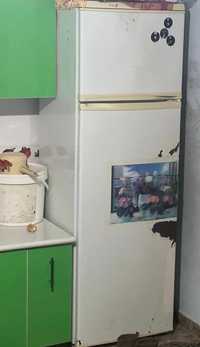 Холодильник на кухню