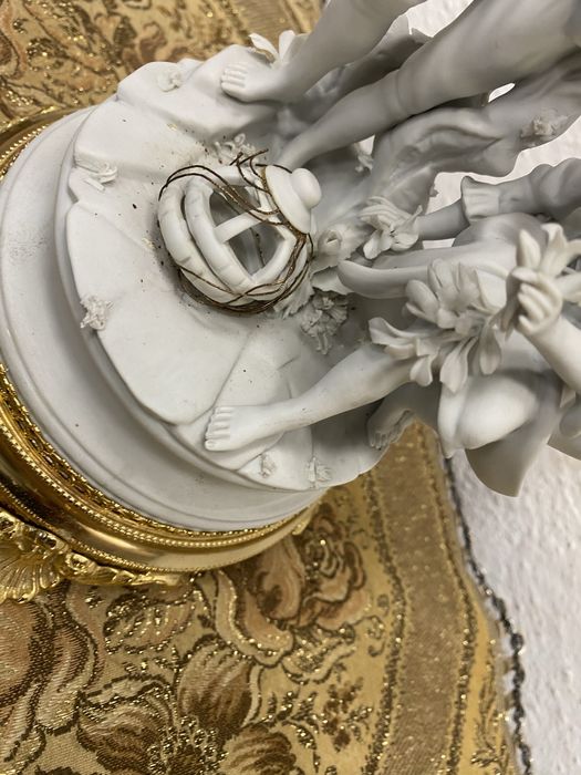 Италианска фигура от бисквитен порцелан