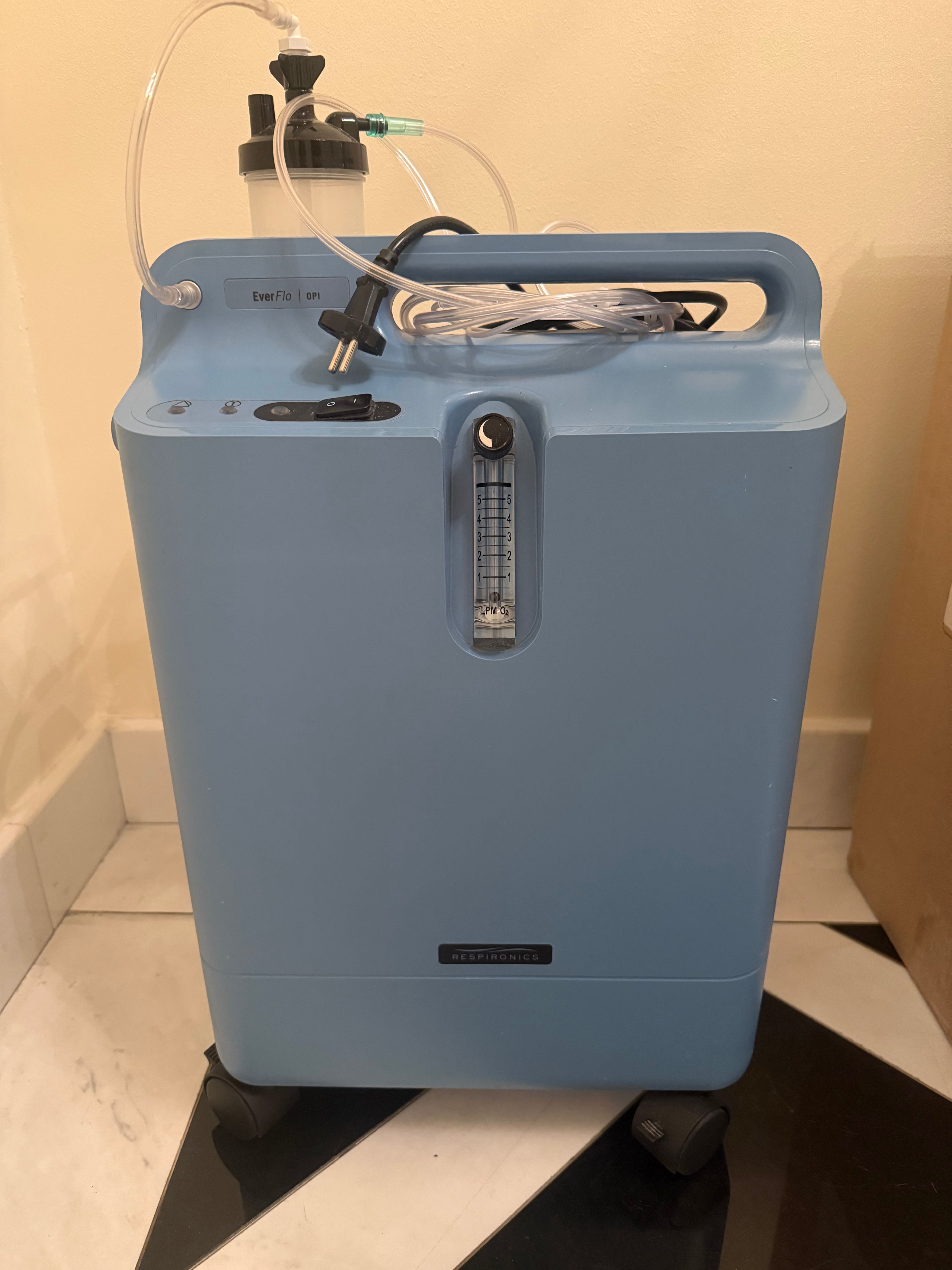 Продавам кислороден концентратор Philips Everflow 5 л,