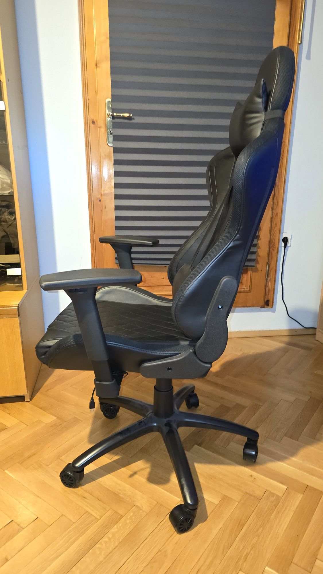 Черен RGB гейминг стол