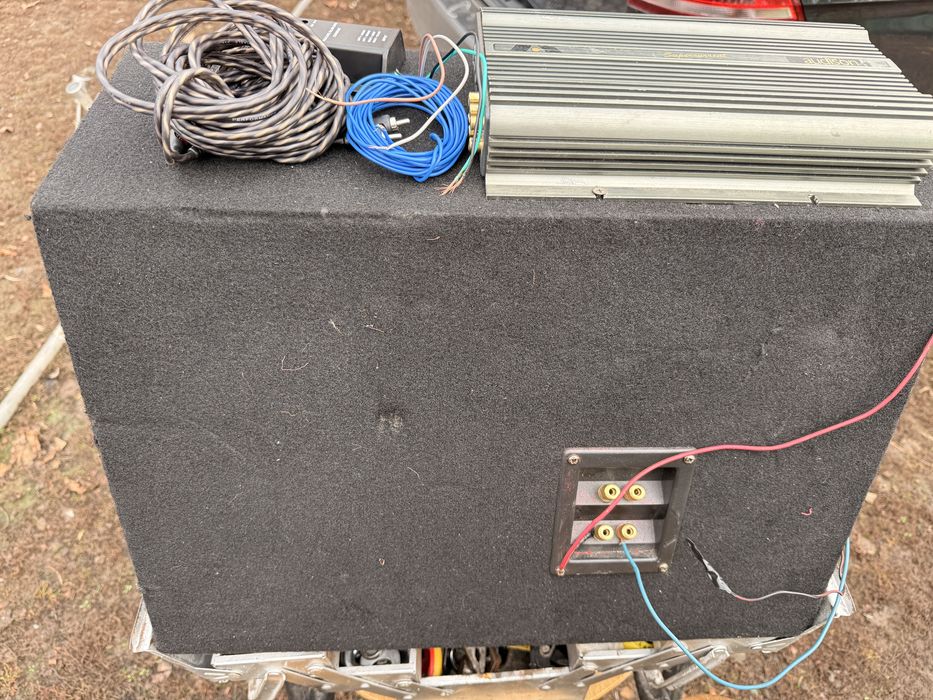 Vand subwoofer auto complet 700 lei