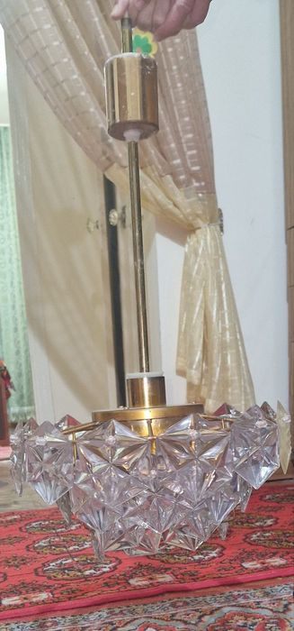 Люстра сотилади холати яхши