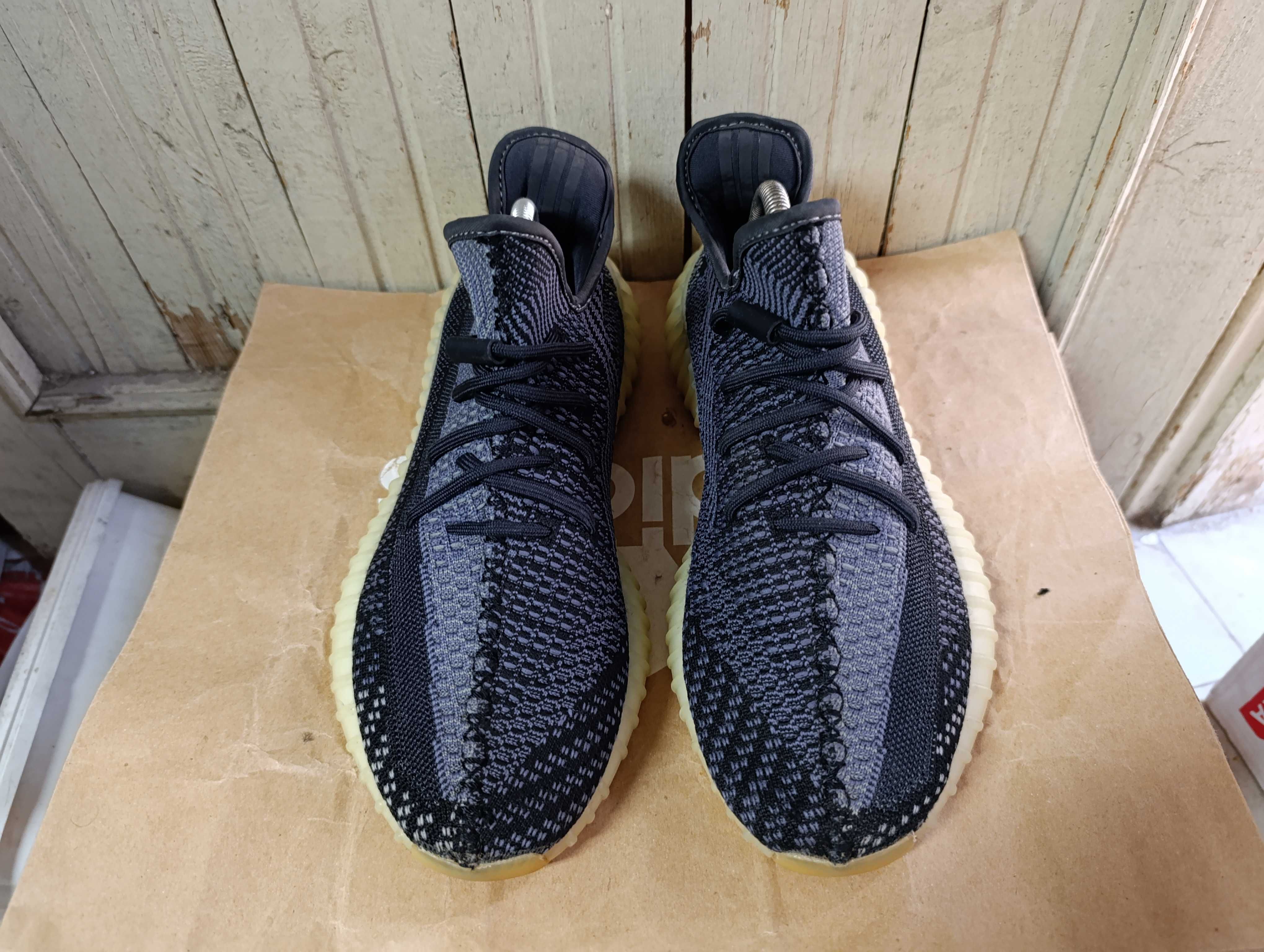 Adidas Yeezy Boost 350 V2 'Carbon' оригинални маратонки 44 номер