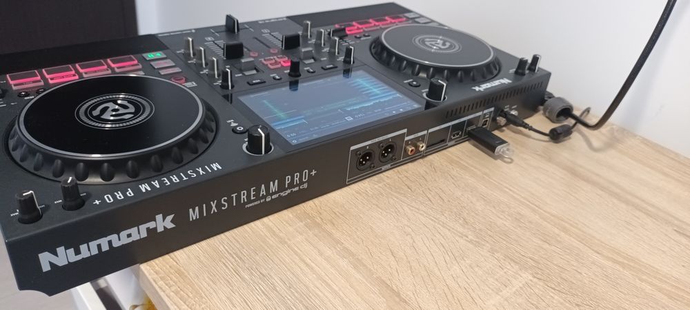 Consola dj numark mixtream pro+