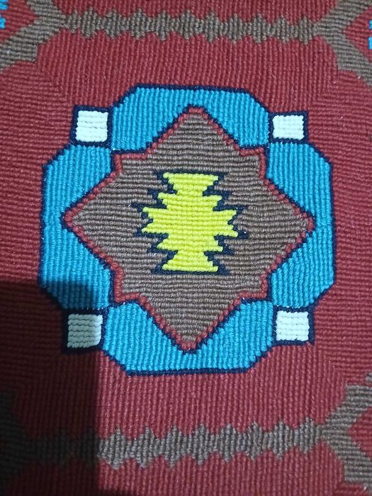 covor traditional tesut manual din lana