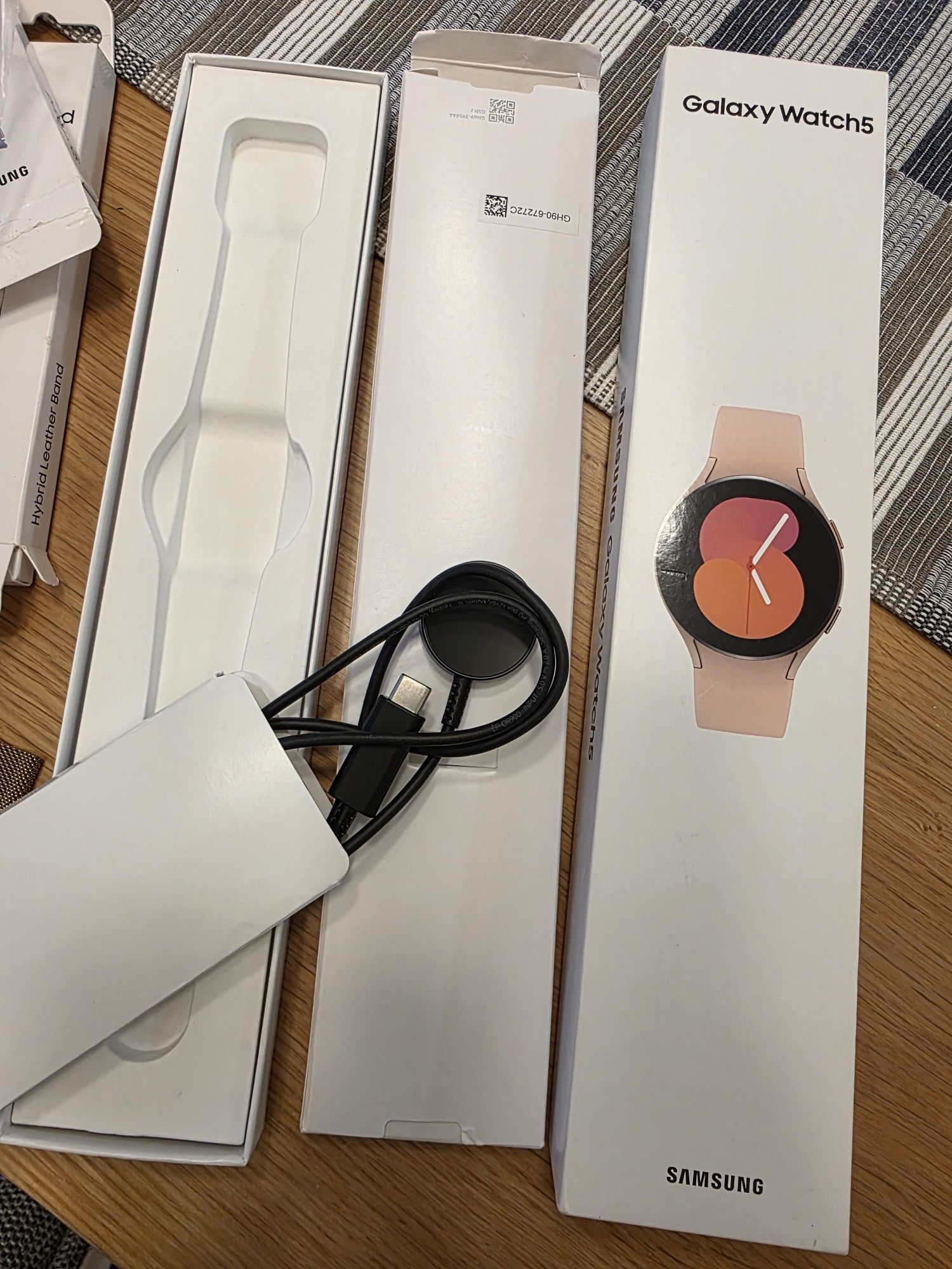 Samsung Galaxy Watch 5 Gold 40mm  със 7 каишки