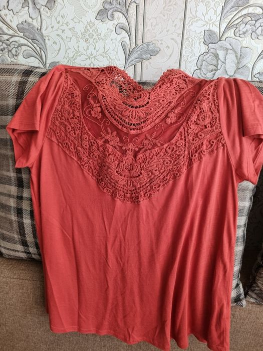 Продам нарядную футболку