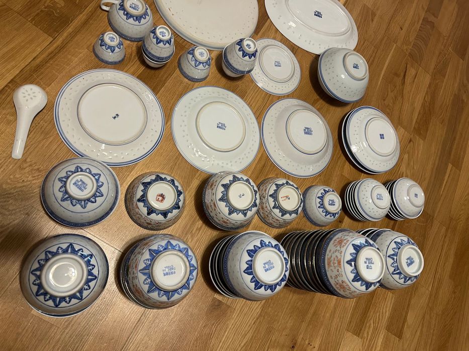 Colecție de boluri, farfurioare și cești chinezești bob de orez