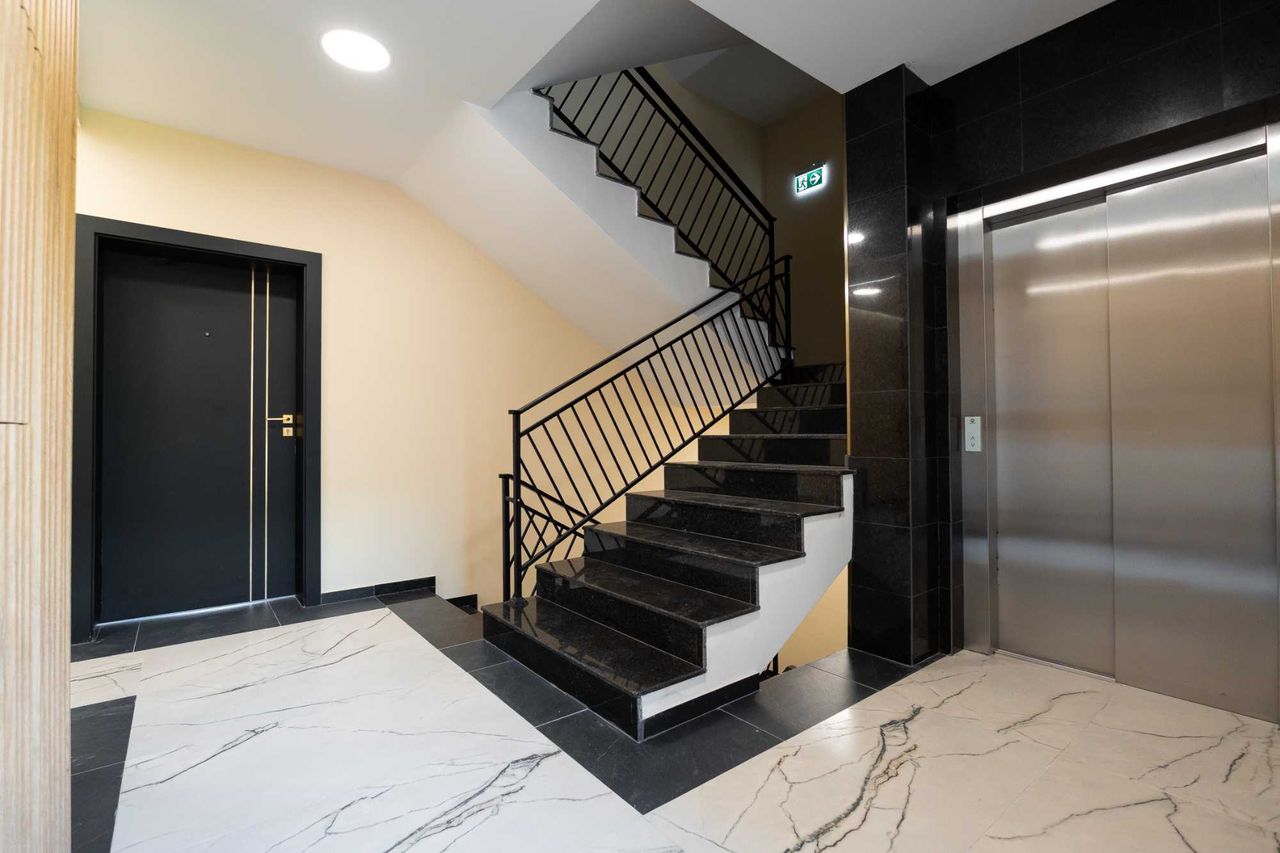 Продава се Четиристаен апартамент в Карлово - 119 кв.м за 1503 €/кв.м - Снимка #6