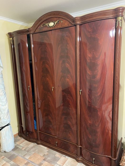 Шкаф спальный в хорошем состоянии