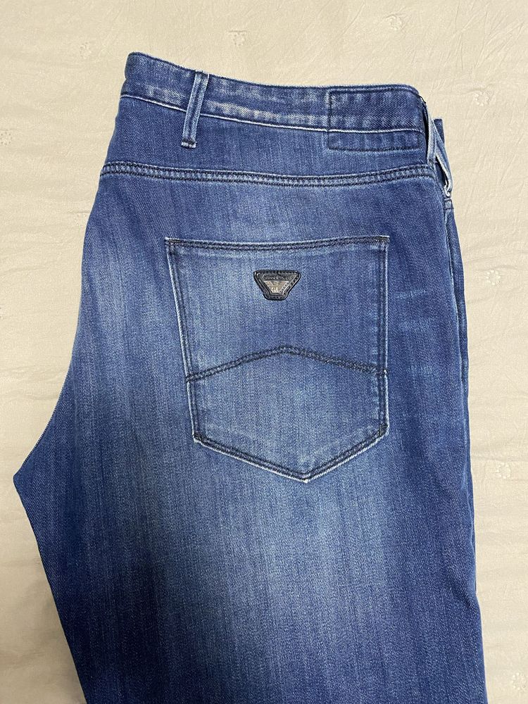Продавам маркови дънки Armani