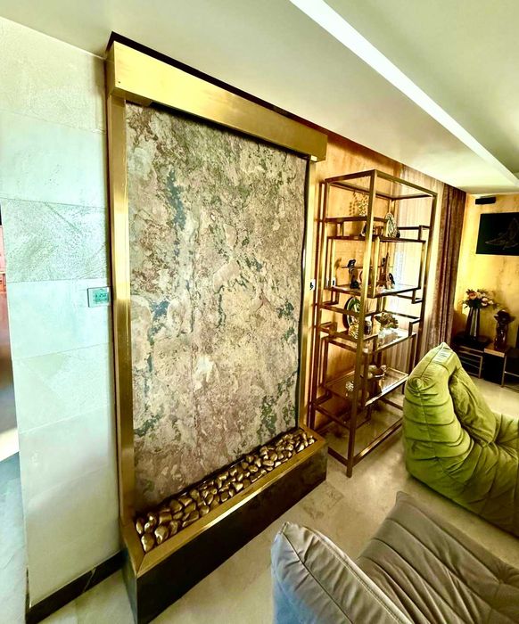 Fantana decorativa de perete interior