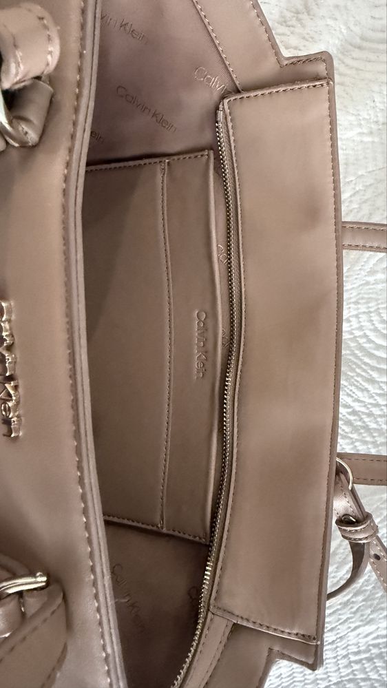 Оригинална чанта Calvin Klein
