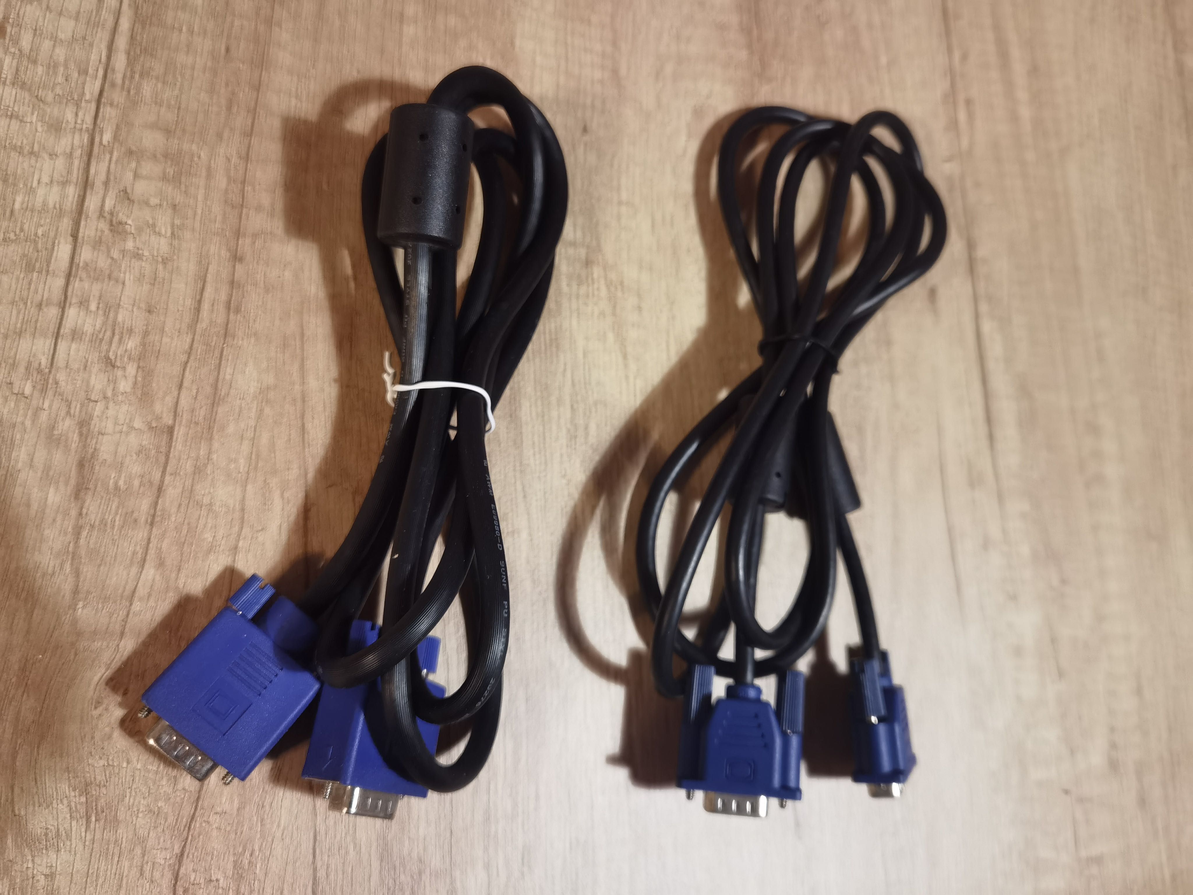 Vand cabluri pentru calculator