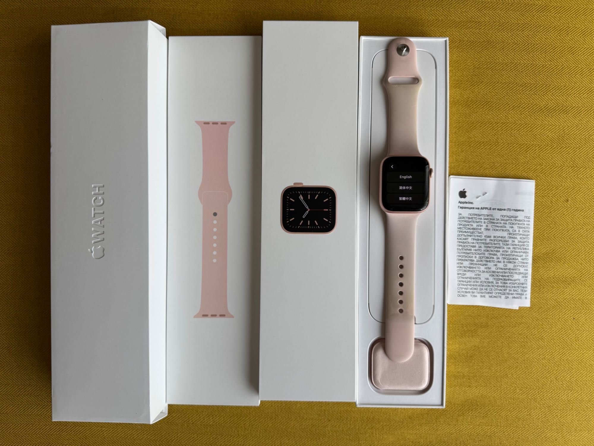 Apple iWatch 6th 44mm rose gold M00E3BS/A пълен комплект с документи