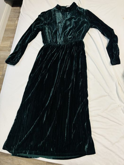 Rochie Reserved catifea eleganta sarbatori marime 36 sau S