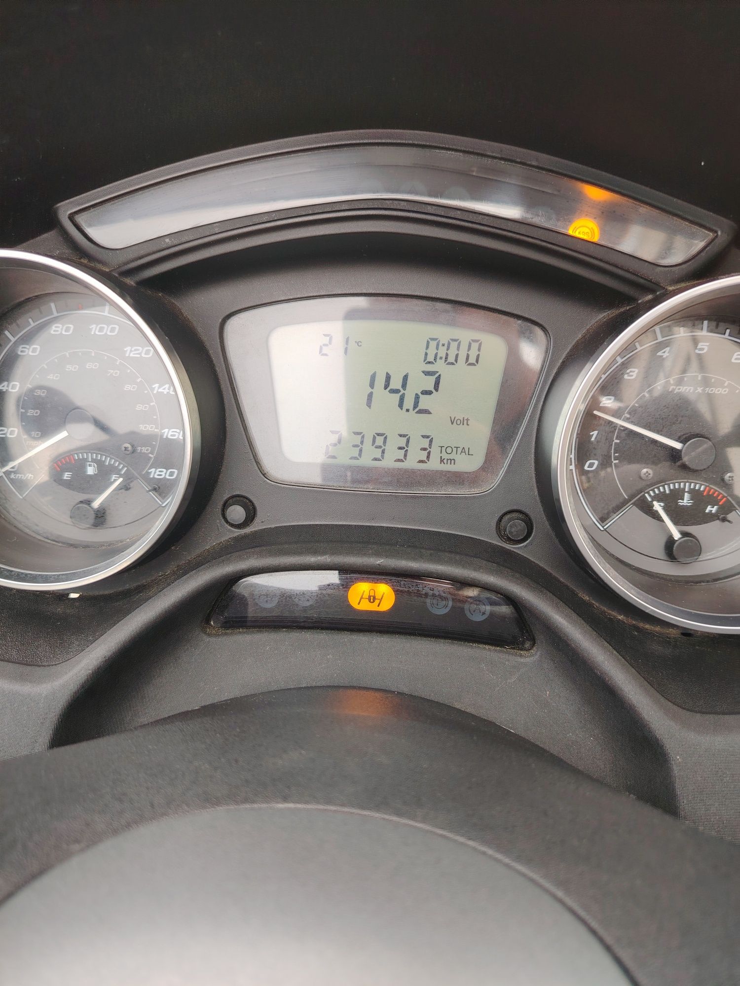 vând piaggio mp3 500