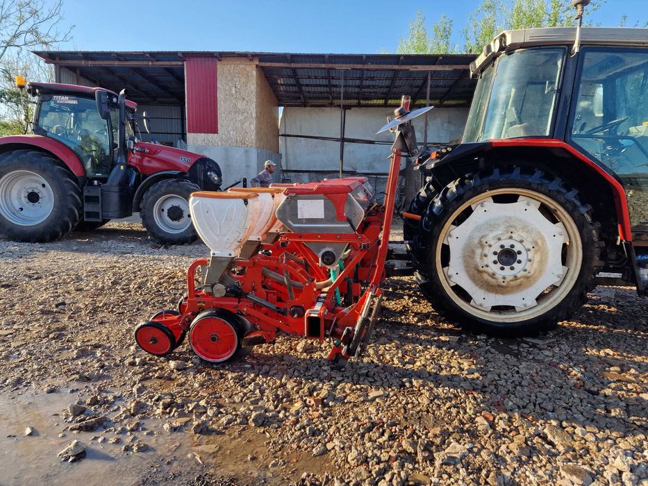 Vând semănătoare plante prășitoare pe 6 rânduri