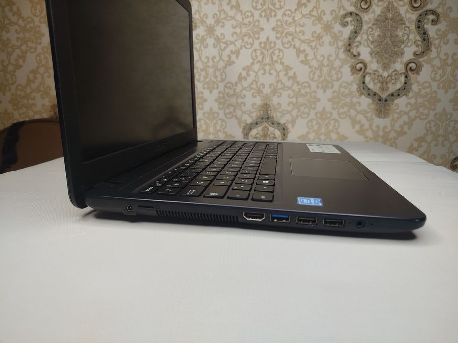 Ноутбук Asus Laptop 15 2023г. как новый , Intel N4020 4/256Gb SSD