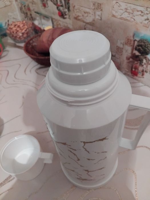 Продам термос новый 2500