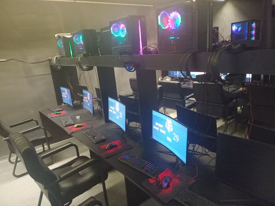 Igravoy kanpyuter sotiladi 10dona stol stuli bilan xamma narsasi bilan