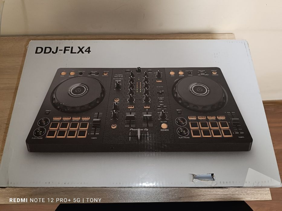 DJ контролер: Pioneer DDJ-FLX4