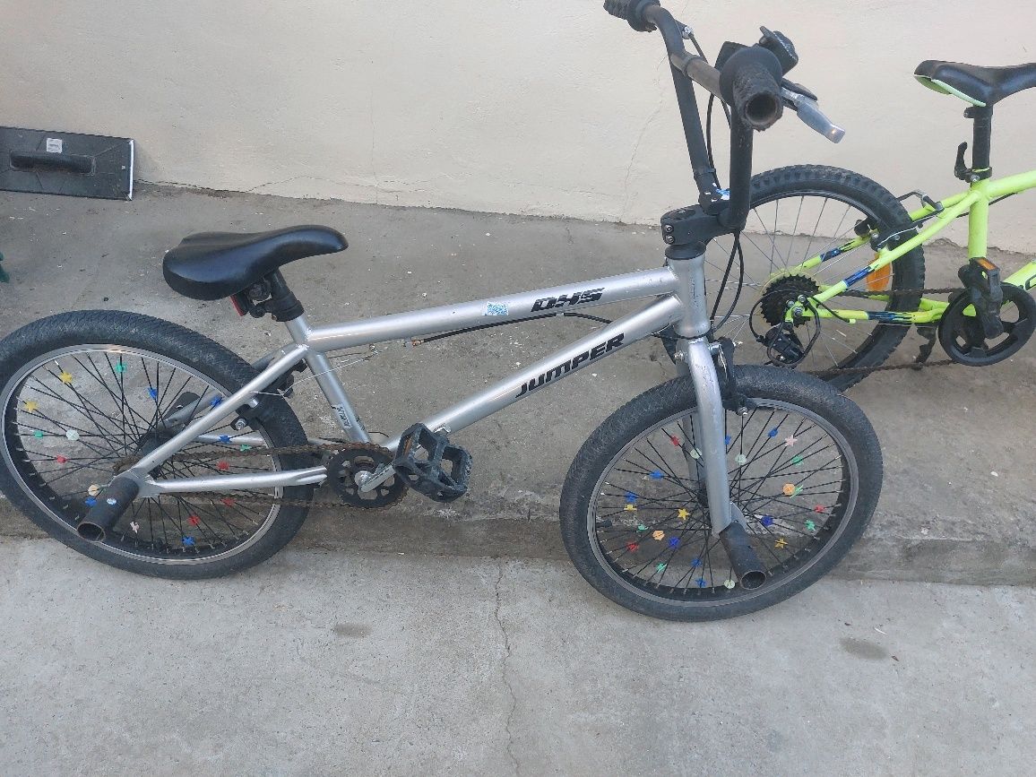 Rvand 2 biciclete in stare boarte buna. Sunt de 20 inci ambele