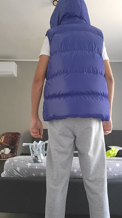 Vând vestă albastră
