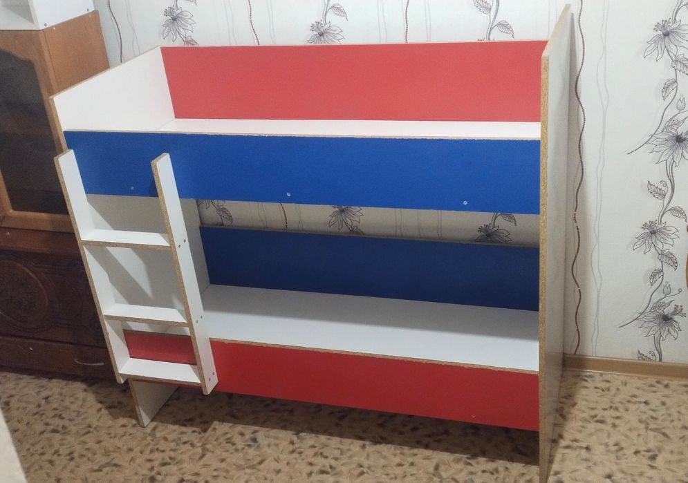 Двухяросный кровать детский. Түсіп берем. Двухэтажный двухярусный
