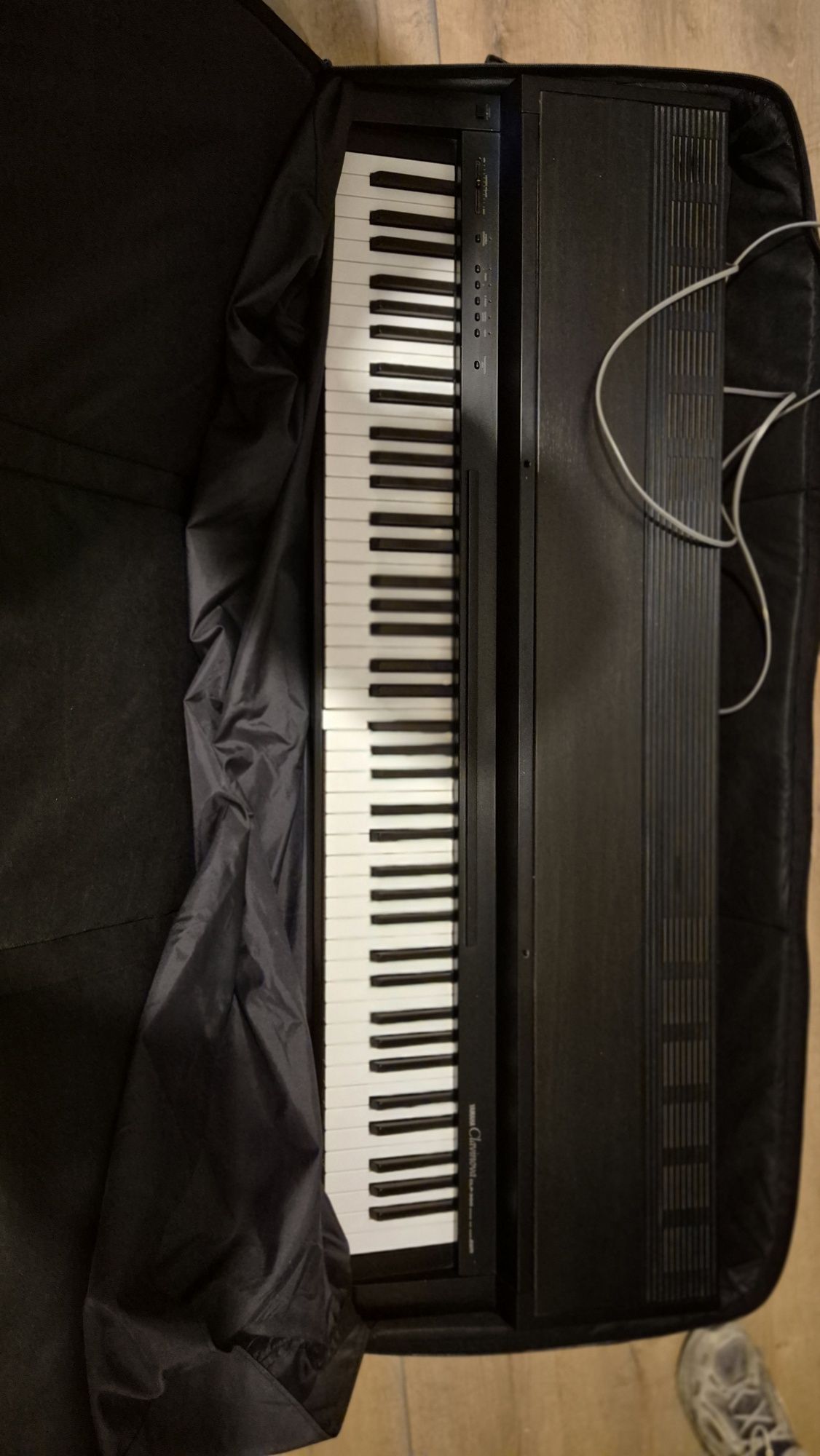 Дигитално пиано Yamaha със стол