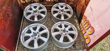 Jante Duster. Kia. Nissan. Hyundai. Mazda 5 x 114.3 R17