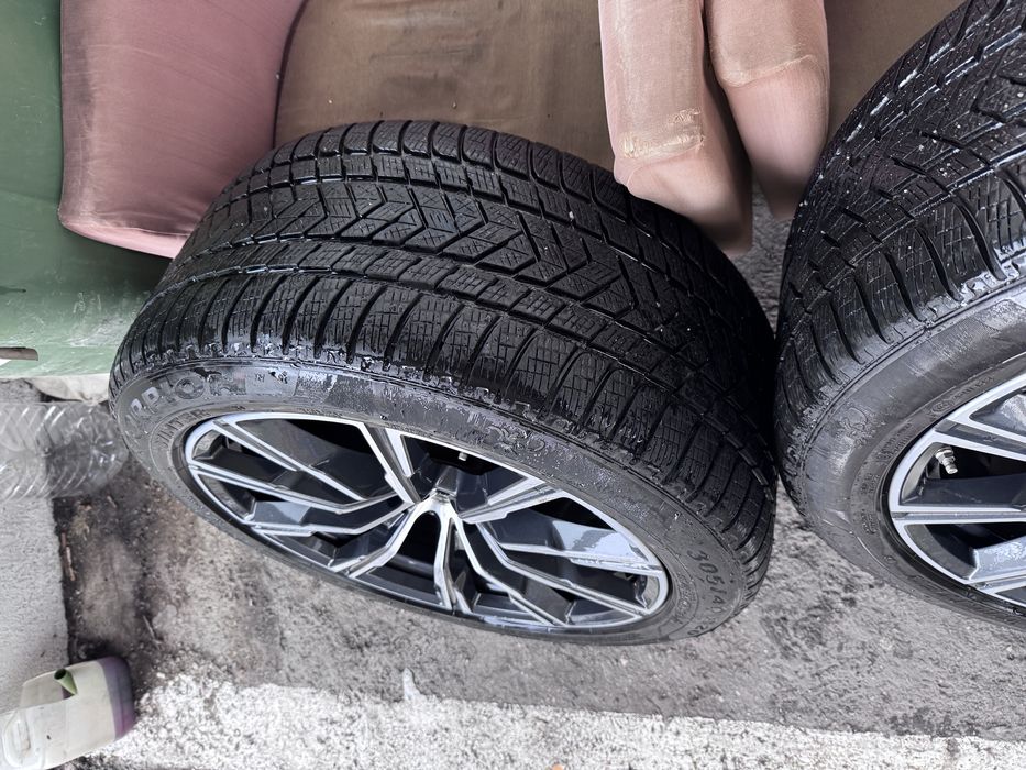 2 Roti de iarna bmw X5, 305/40/R20