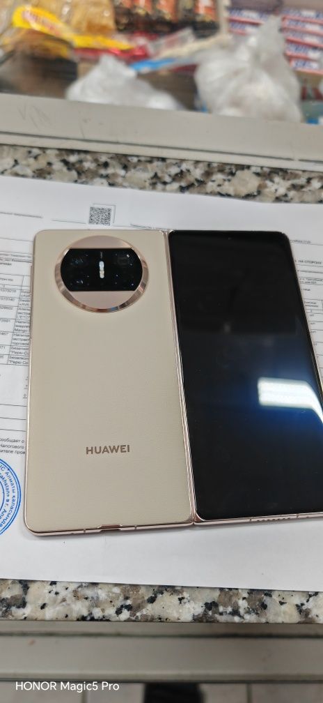 Huawei mate x3. 1t