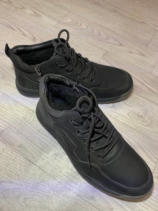 Продам зимнюю обувь