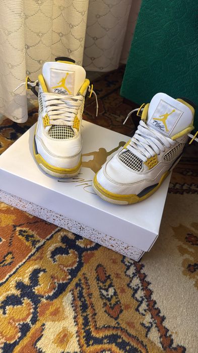 vand jordan 4 vivid sulfur