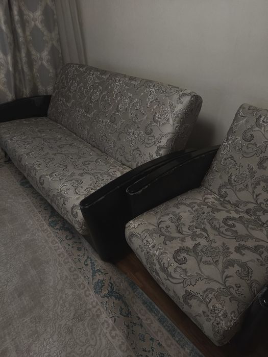 Отдам даром.. Диван с креслом.!