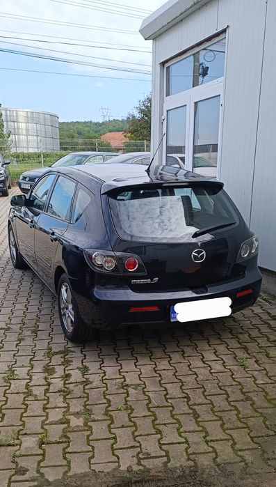 Mazda 3 benzină.