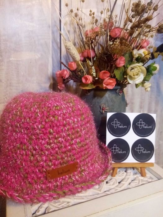 Ръчно плетена шапка.