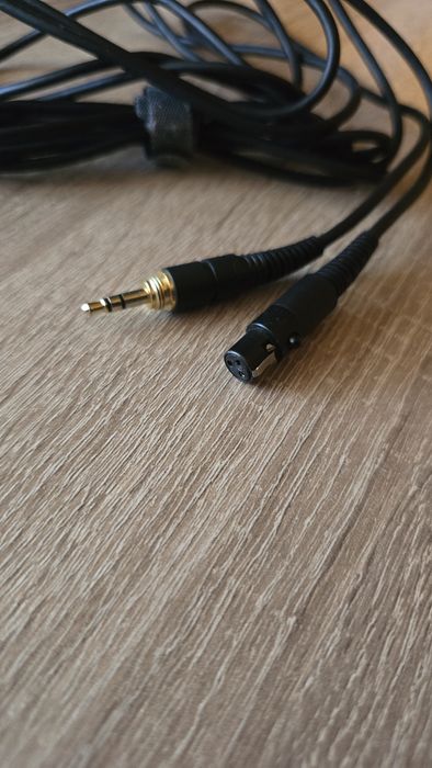 Caști de referința/studio AKG K702