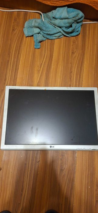 Monitor LG gri foarte putin folosit