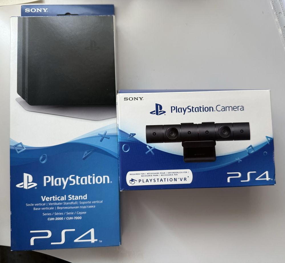 PlayStation 4 Limited edition с 13 игри, камера и стойка