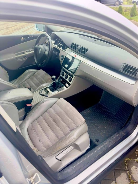 Vând Volkswagen Passat B6