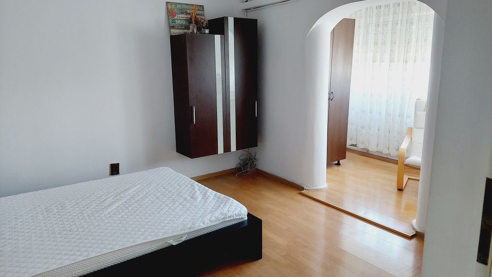Închiriez apartament 3 camere