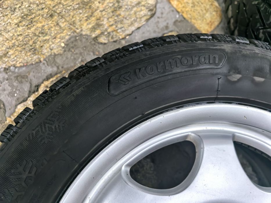 Продавам запазени зимни гуми комплект с джанти DOT21 KORMORAN 225/55 R