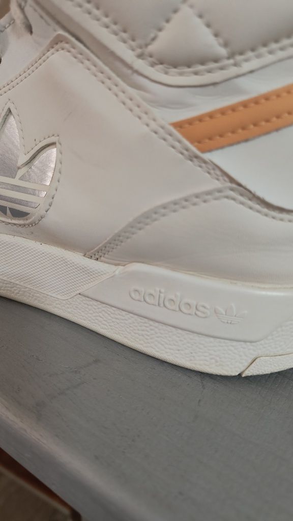 Vând Adidași Adidas